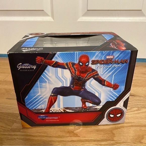 Disney Store Spider-Man PVC Diorama Far From Home NEW Figure Gallery - Picture 6 of 6